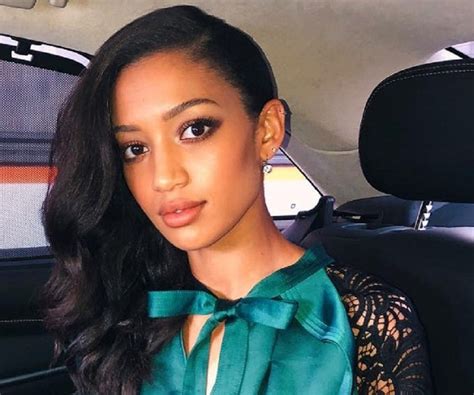 Samantha Logan Biography, Age, Height, Family, Net。